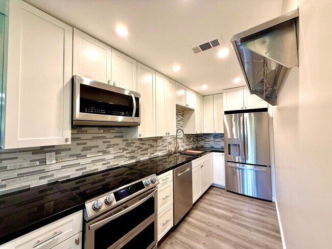 Foto del edificio - Palm Springs Villas 2 - Unfurnished - Long Term - End unit