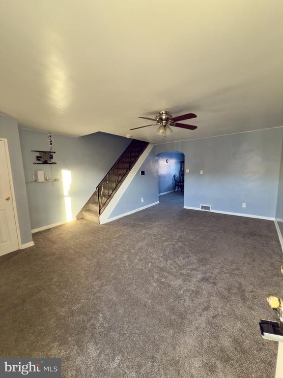 Foto principal - 8729 Ditman St