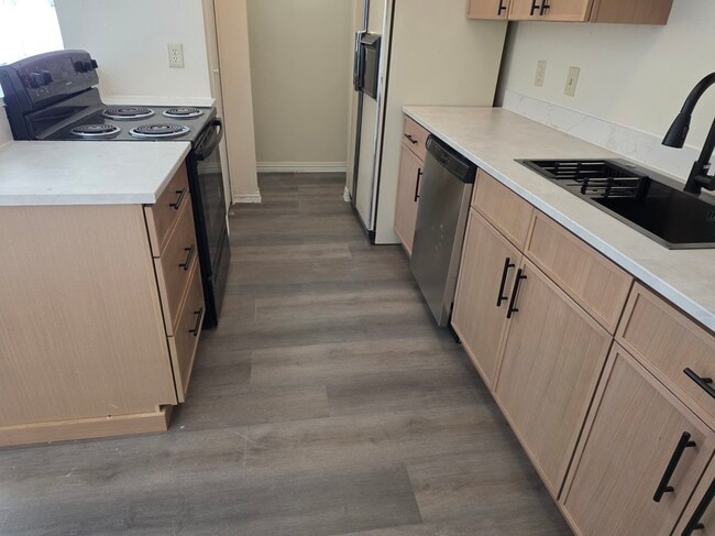 Building Photo - 2222 Ridgedale Dr