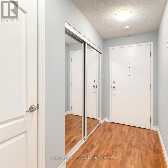 Photo du bâtiment - 135 James St S