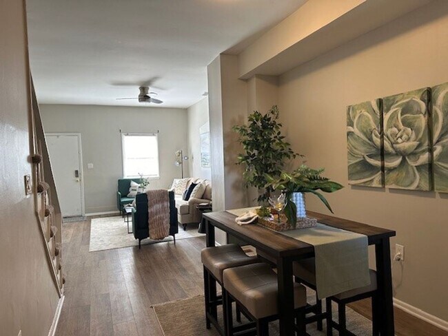 Building Photo - Welcome to this 3 Story 3 Bedroom, 2 Bathr...