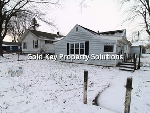 Building Photo - 2204 S Waldemere Ave