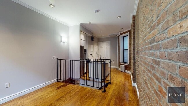 Building Photo - 246 Mott St