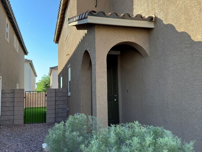 Foto del edificio - Gorgeous 1 year built 3 Bedroom Single Fam...