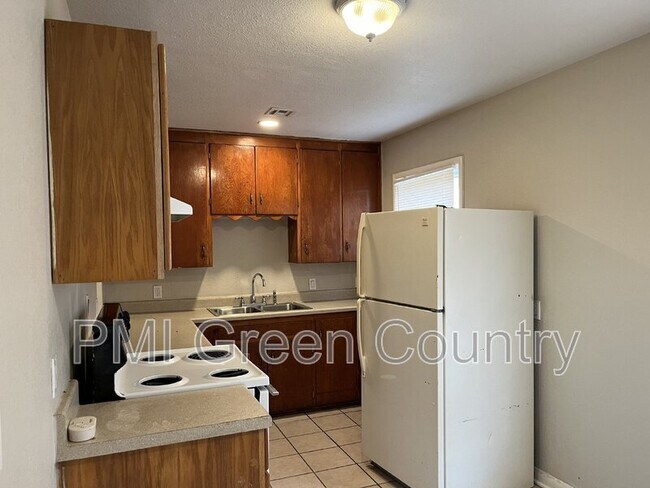 Foto del edificio - 4416 N Detroit Pl