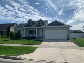 Building Photo - 8693 N Boysenberry Loop