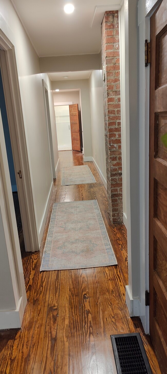 Foto del edificio - 213 Dennis St