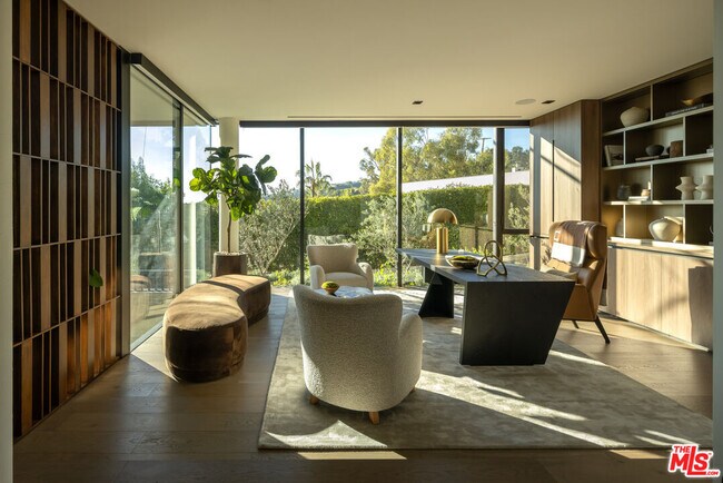 Foto del edificio - 8777 Hollywood Blvd