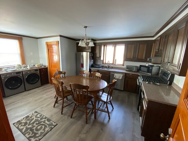 Building Photo - 12 Rice St