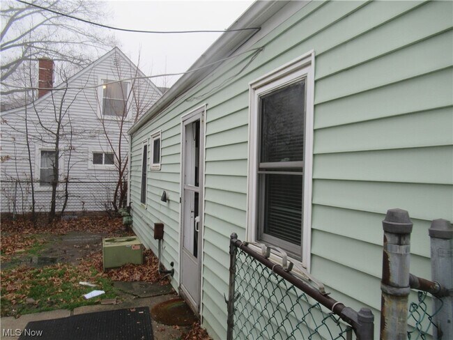 Building Photo - 29237 W Willowick Dr