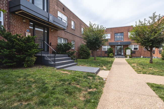 Building Photo - Longshore Apartments