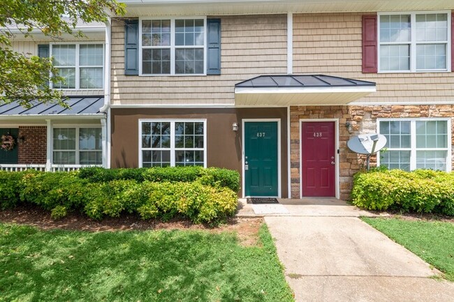 Building Photo - Great Dallas townhome!