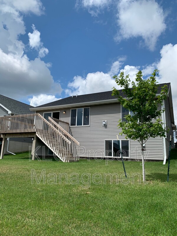 Building Photo - 1615 Bennetts Way NW