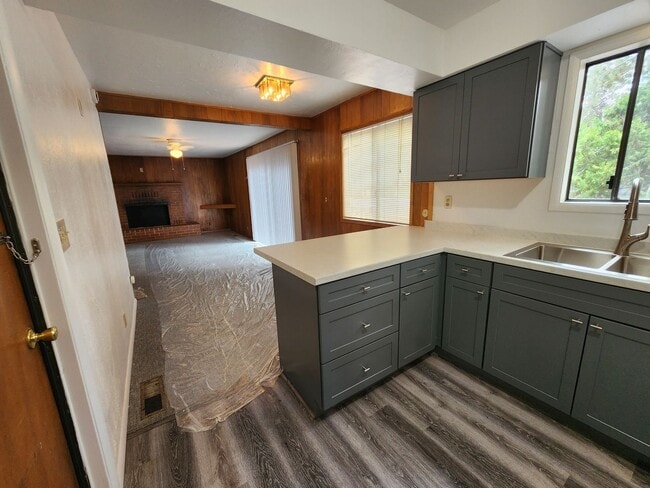 Foto del edificio - 221 - Steelhead Ave Duplex