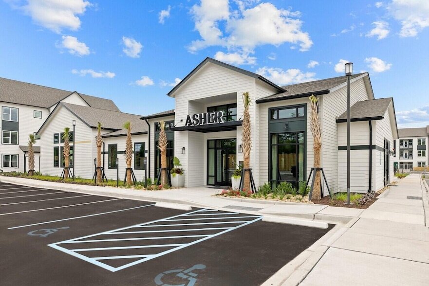 Primary Photo - 3812 W Montague Ave