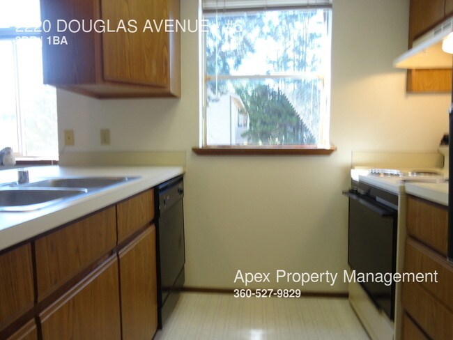 Foto del edificio - 2220 Douglas Ave