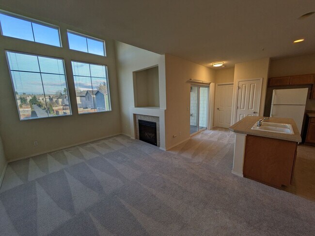 Foto del edificio - 2030 Garry Oaks Ave