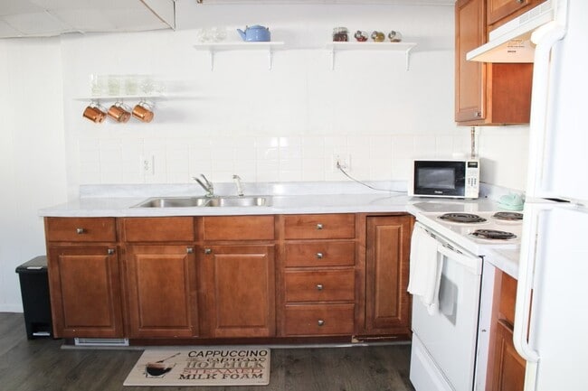 Building Photo - 31 W 1500 S