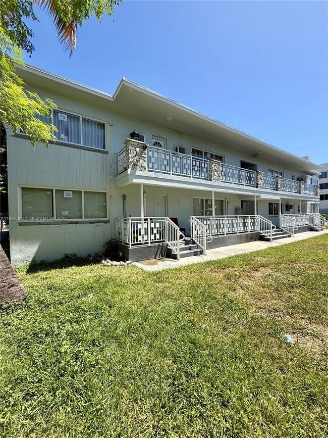 Building Photo - 7600 Dickens Ave
