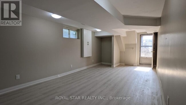 Building Photo - 4051 Dunmow Crescent