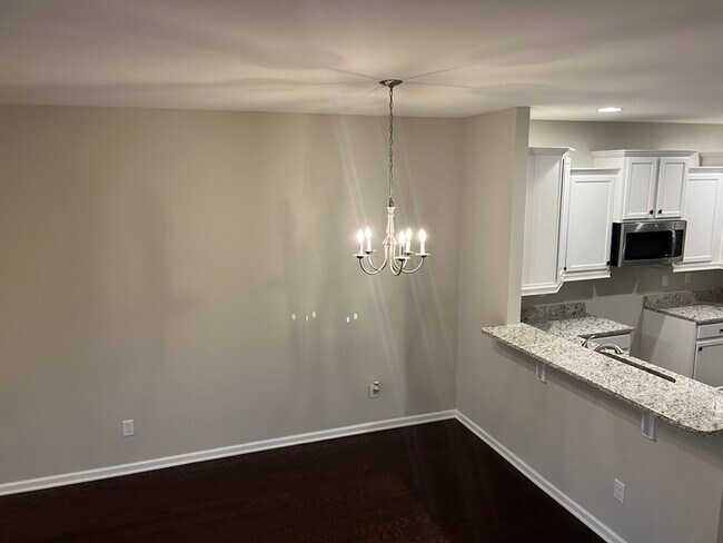 Building Photo - Beautiful 3 Bedroom 2.5 bath Townhome in t...