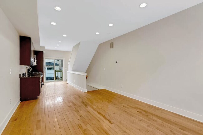 Living Room and Kitchen - 511 Cross St