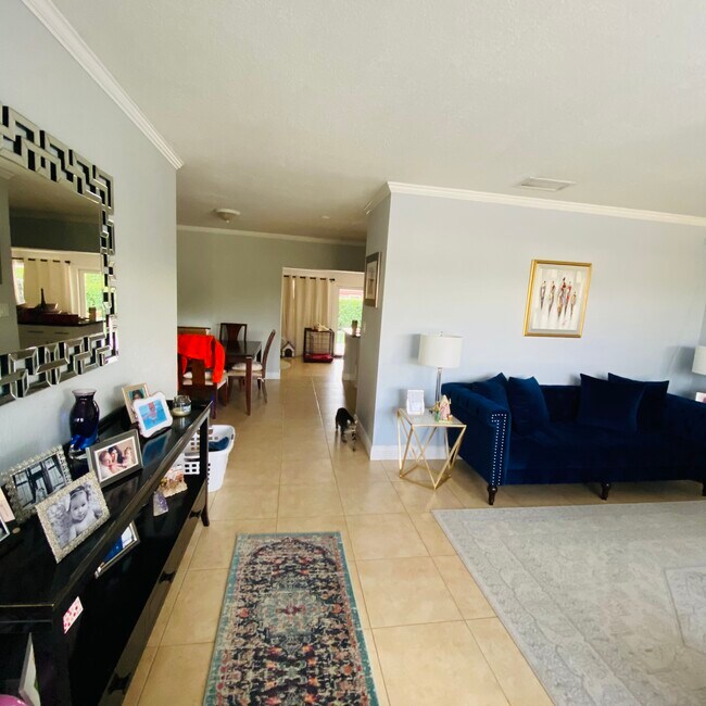 Foto del edificio - 9710 SW 14th St