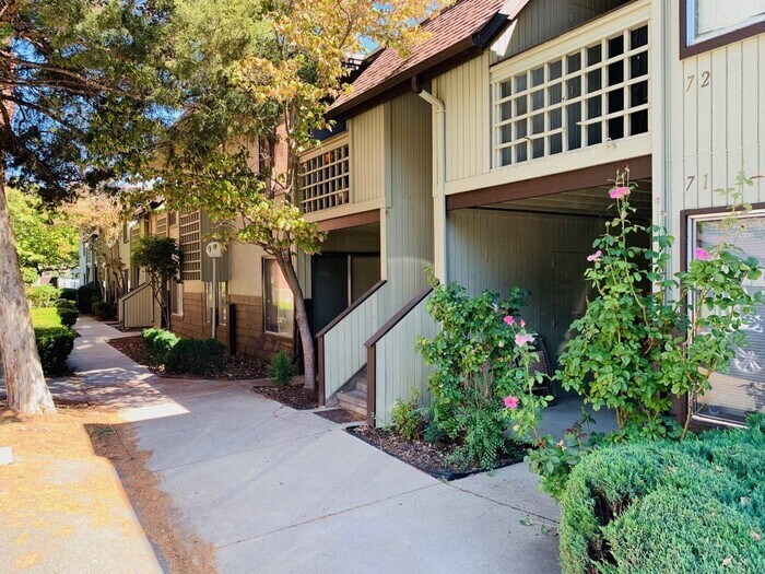 Primary Photo - 2000 W Lincoln Ave