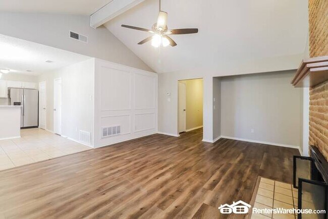 Foto del edificio - Newly renovated spacious 3 bed/2 bath, wit...