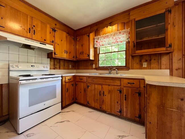 Building Photo - 7320 Briardale Dr