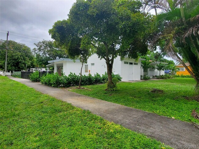 Foto del edificio - 99 NW 115th St