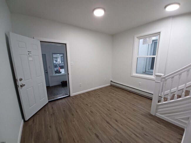 Building Photo - 1111 Adriatic Ave