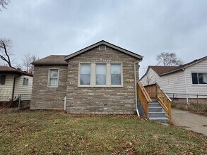 Building Photo - 8693 Paige Ave