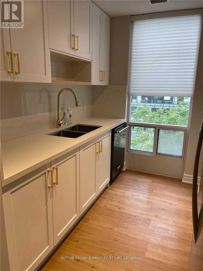 Building Photo - 85 Bloor St E