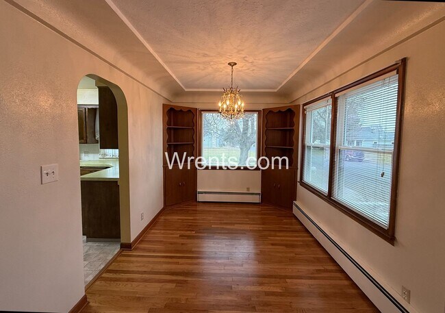 Foto del edificio - South Hill Charming corner lot 3 bed 2 bath in quiet neighborhood