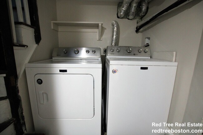 Foto del edificio - Luxury Apt near Brookline & T!  W/D in Uni...