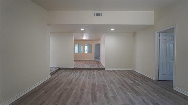 Building Photo - 1221 Cove Dr