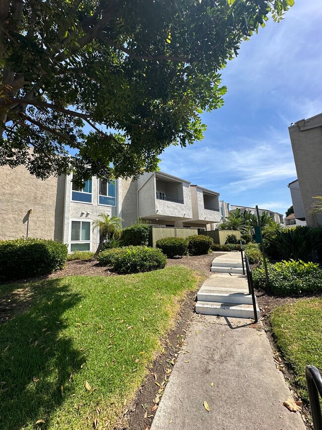 Building Photo - Best upstairs 3BD/2BA unit in the complex ...