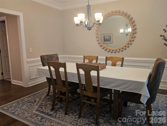 Foto del edificio - 8800 Ferngrove Ct