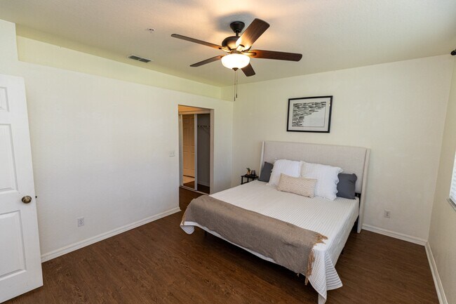 Foto del edificio - 12040 Summergate Cir