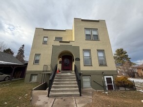 Building Photo - 676 N Davis St