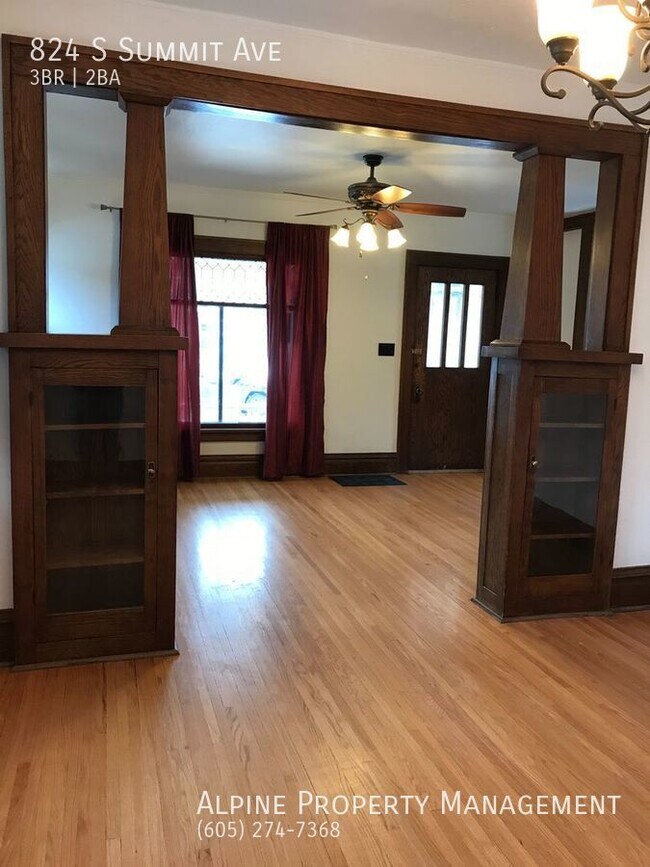 Foto del edificio - 3 Bed/2 Bath with Office and 2 Car Garage!