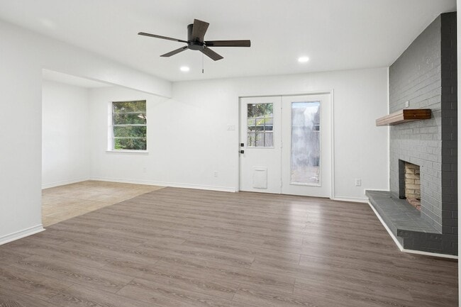 Photo - 7626 Dentcrest Dr Apartment