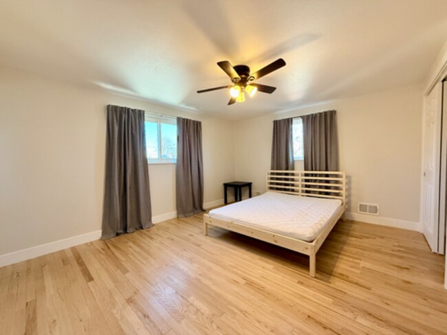 Foto del edificio - 9989 Dodge Dr