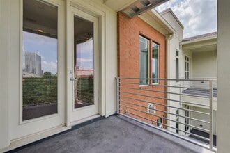 Building Photo - 5429C Hidalgo St