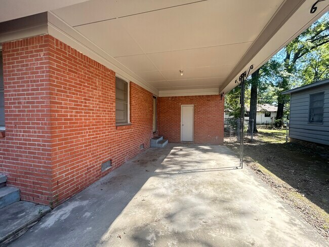 Building Photo - 304 W 34th Ave