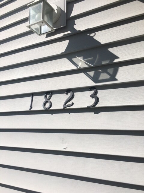 Building Photo - sax1823/1825