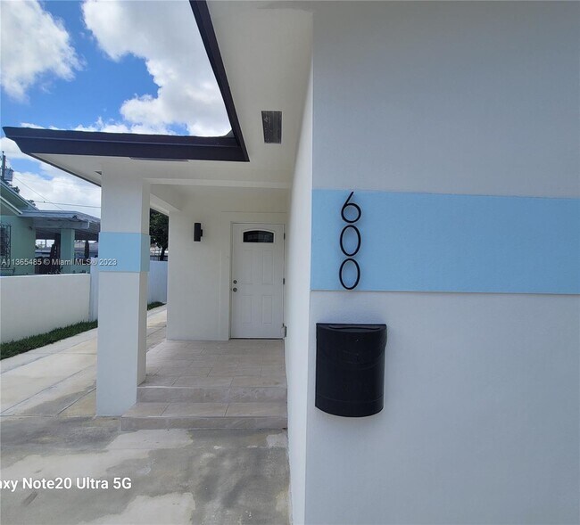 Foto del edificio - 600 NW 33rd Ave