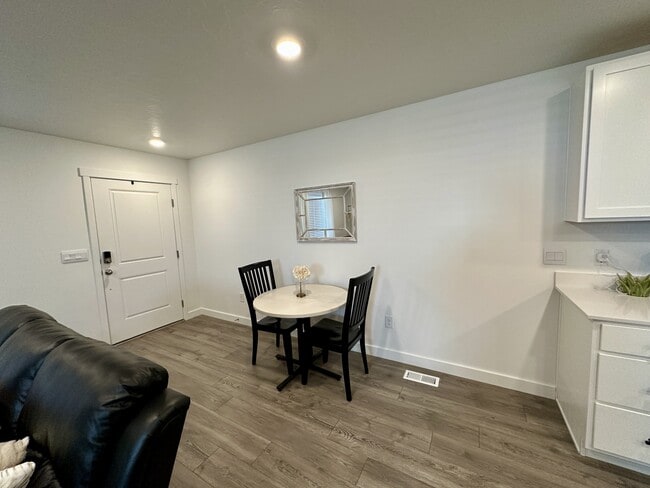Building Photo - 8715 W Addie Dr