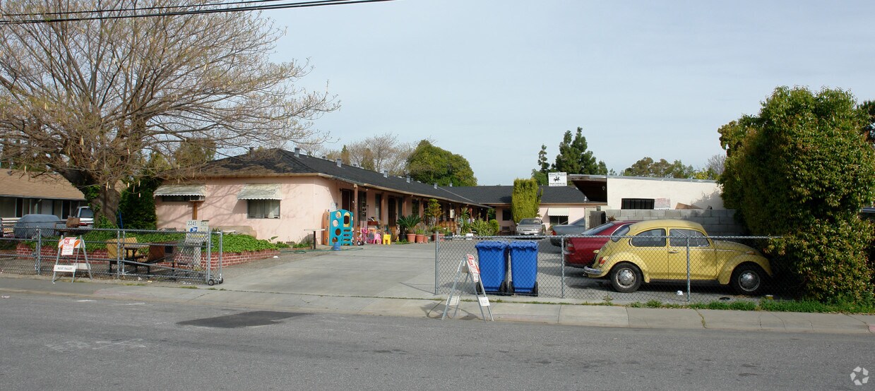 Building Photo - 2245 Luz Ave
